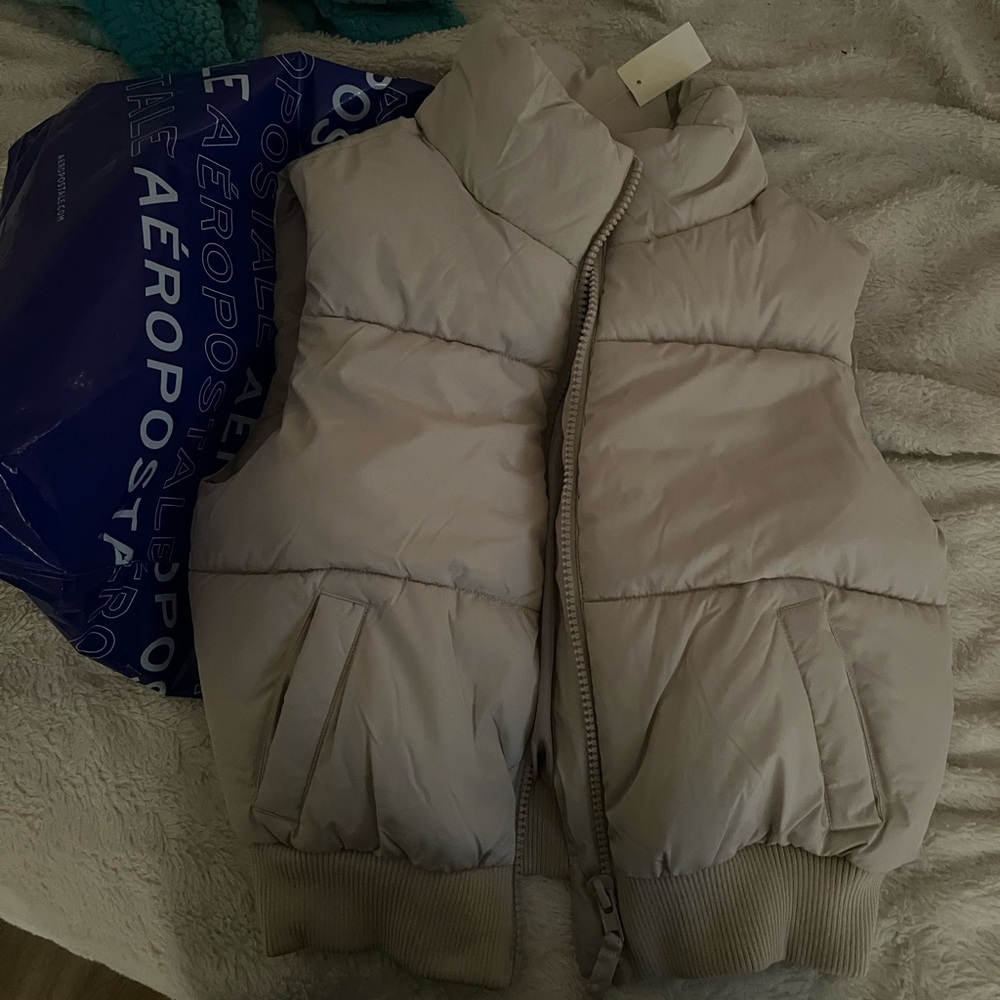 JUST BOUGHT AÉROPOSTALE VEST!!!!!!